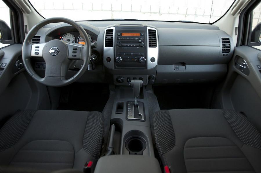  Nissan Frontier Crew Cab 4x4 2012 года  (фото 21 из 30)